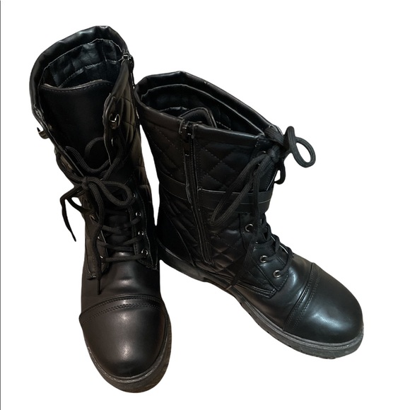 🔴 SOLD Ardene Quilted Cap Toe Combat Boots 🥾 - Picture 3 of 6